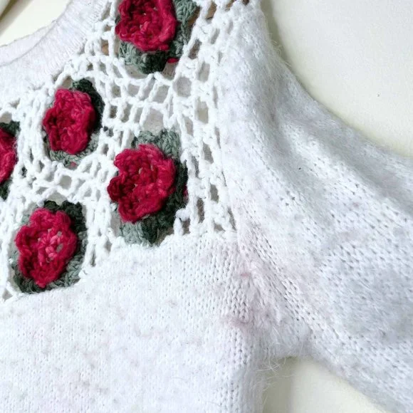 ⚡️SOLD⚡️   vintage crochet rose eyelash sweater - size small - Picture 7 of 9